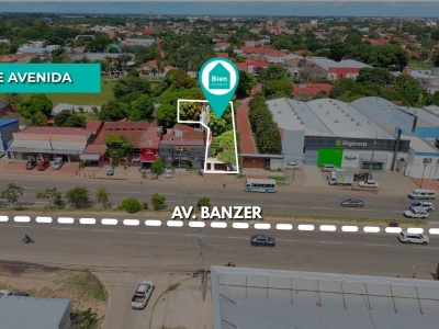 AMPLIA CASA EN VENTA, SOBRE AVENIDA BANZER, DE 772.25 M2, ZONA NORTE