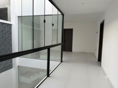 HERMOSA CASA A ESTRENAR URUBO