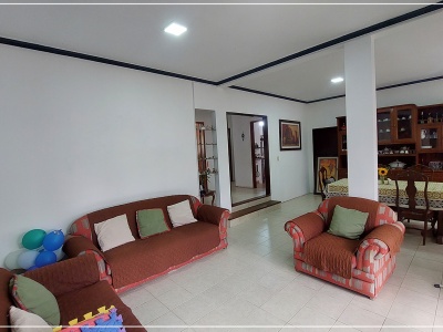CASA EN VENTA PARA VIVIENDA Y OFICINAS 4to ANILLO Av. SANTOS DUMONT