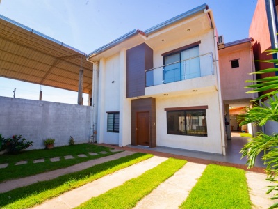 CASA DE 4 DORMITORIOS EN VENTA AV CUMAVI 8vo ANILLO