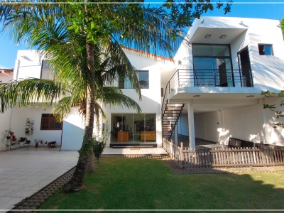CASA EN VENTA PARA VIVIENDA Y OFICINAS 4to ANILLO Av. SANTOS DUMONT