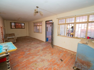 CASA COMERCIAL EN VENTA - ZONA LOS POZOS