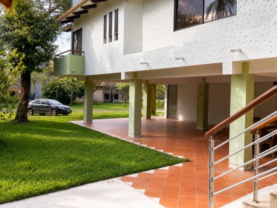 HERMOSA CASA EN LAGUNA AZUL
