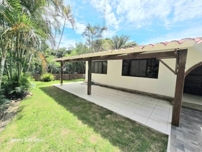 Cond. Cataluña, amplia casa en alquiler ubicada en condominio privado