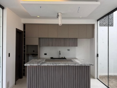 HERMOSA CASA A ESTRENAR URUBO