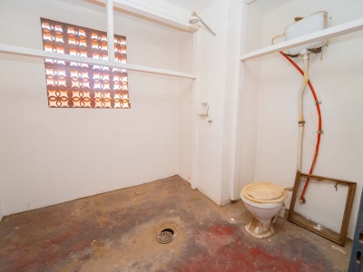 CASA COMERCIAL EN VENTA - ZONA LOS POZOS