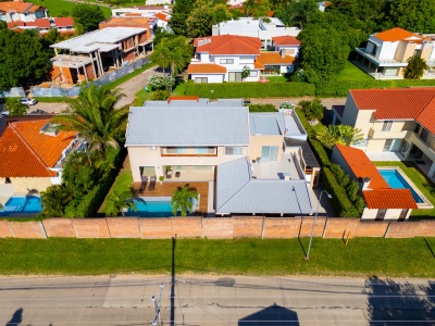 Hermosa y Cómoda Casa en Venta en Colinas del Urubo Sector I