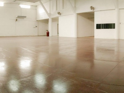 LOCAL COMERCIAL EN ALQUILER - CENTRO DE LA CIUDAD con parqueo propio