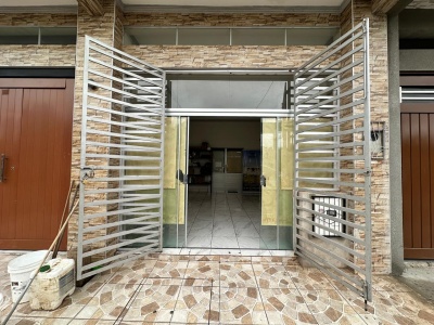 Casa con tienda comercial EN VENTA - ZONA CUMAVI