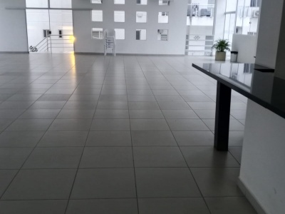 Amplio Dpto. en venta en 10mo. Piso del Edif. Punta del Este