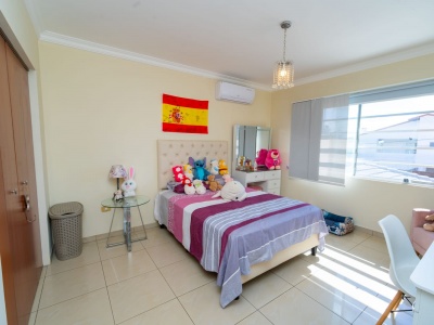 Hermosa y Cómoda Casa en Venta en Colinas del Urubo Sector I