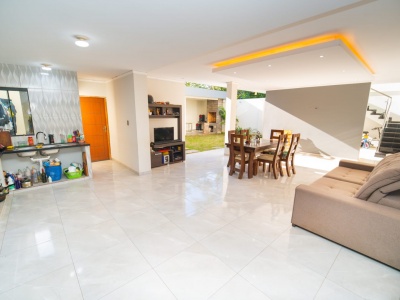 CASA COMERCIAL EN ESQUINA EN VENTA
