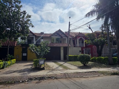 CASA EN VENTA: 4TO ANILLO RADIAL 27
