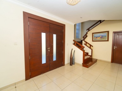Hermosa y Cómoda Casa en Venta en Colinas del Urubo Sector I
