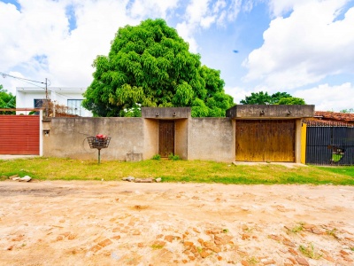 Casa en venta con amplio terreno