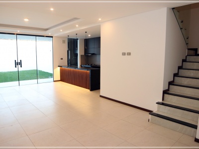 Casa 3 dormitorios Barrio Oriental (zona 4to anillo entre Canal Isuto y Radial 26)