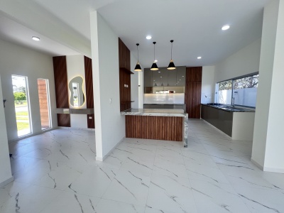CASA DE 4 DORMITORIOS EN VENTA EN EL URUBO VILLA BONITA