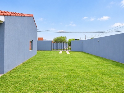 EN VENTA EN ESQUINA LOTE CON CASA DE 2 D. ZONA ESTE