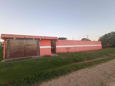 EN VENTA DE OCASION CASA AMPLIA  EN ESQUINA