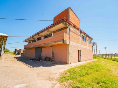 GALPON INDUSTRIAL EN VENTA SOBRE AVENIDA EN EL PILAT