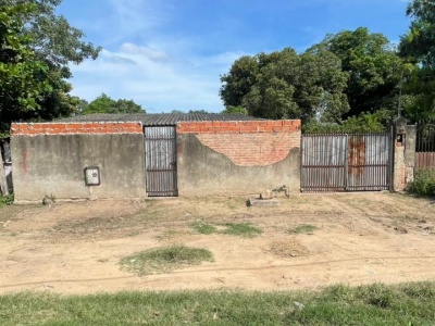 CASA EN VENTA, A PRECIO DE TERRENO, ZONA SUR