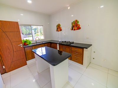 AMPLIA CASA EN KM9 DVLG - Condominio cerrado Casa Jardin