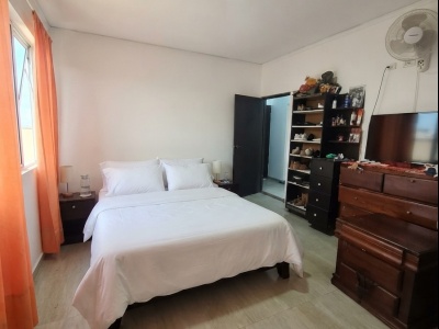 EN VENTA EN ESQUINA LOTE CON CASA DE 2 D. ZONA ESTE