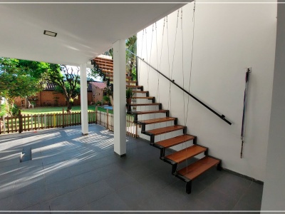 CASA EN VENTA PARA VIVIENDA Y OFICINAS 4to ANILLO Av. SANTOS DUMONT