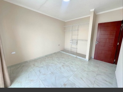 CASA A ESTRENAR SOBRE AV. DOBLE VIA LA GUARDIA