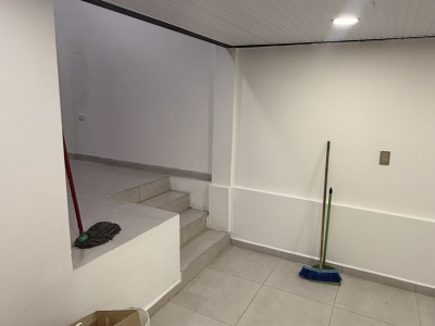 Tienda comercial en Alquiler sobre avenida - Zona Centro