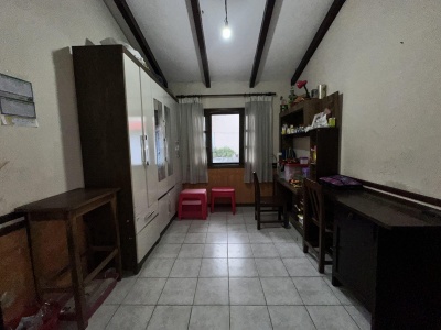 URBARI, CASA AMPLIA EN VENTA, DE 480M2, CON DEPARTAMENTO Y GARAJE PARA 4 VEHICULOS