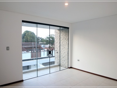 Casa 3 dormitorios Barrio Oriental (zona 4to anillo entre Canal Isuto y Radial 26)