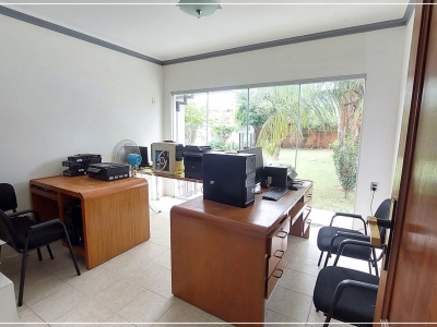 CASA EN VENTA PARA VIVIENDA Y OFICINAS 4to ANILLO Av. SANTOS DUMONT