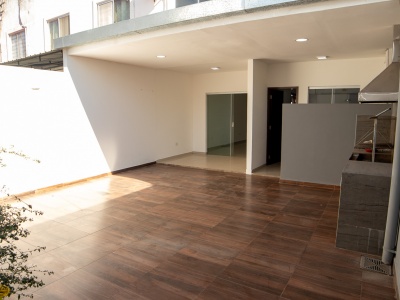 CASA de 2 Pisos EN VENTA