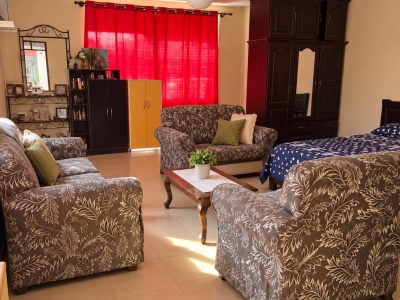CASA EN VENTA ZONA AV LUJAN 8vo Y 9no ANILLO CON TIENDA AMPLIA