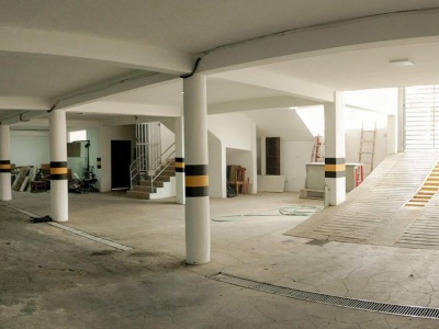 LOCAL COMERCIAL EN ALQUILER - CENTRO DE LA CIUDAD con parqueo propio