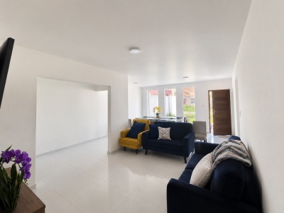 Casa de 3 dormitorios Zona Norte, Urb. Akualand Guapay