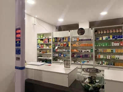 Tienda comercial en Alquiler sobre avenida - Zona Centro