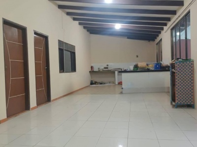 EN VENTA DE OCASION CASA AMPLIA  EN ESQUINA