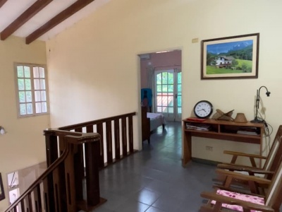 AMPLIA CASA EN VENTA, SOBRE AVENIDA BANZER, DE 772.25 M2, ZONA NORTE