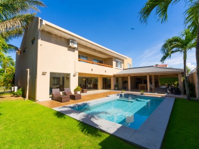 Hermosa y Cómoda Casa en Venta en Colinas del Urubo Sector I