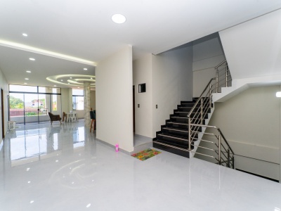 CASA EN VENTA CON GALPON