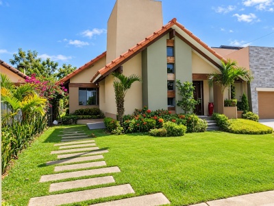 CASA EN VENTA - FINAL CUMAVI 9NO ANILLO - URB. ROSAS DEL ESTE - ZONA SUR