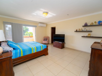 Hermosa y Cómoda Casa en Venta en Colinas del Urubo Sector I