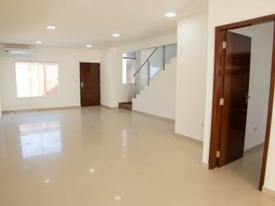 CASA de 2 Pisos EN VENTA