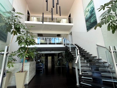 Amplio Dpto. en venta en 10mo. Piso del Edif. Punta del Este