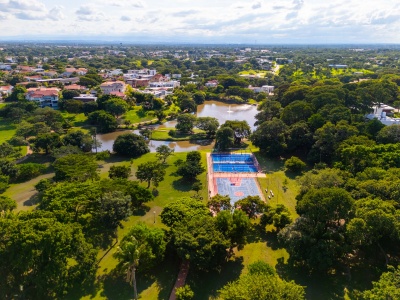 Hermosa y Cómoda Casa en Venta en Colinas del Urubo Sector I