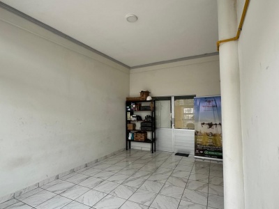 Casa con tienda comercial EN VENTA - ZONA CUMAVI