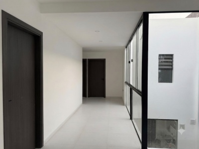 HERMOSA CASA A ESTRENAR URUBO