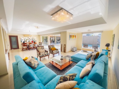 Hermosa y Cómoda Casa en Venta en Colinas del Urubo Sector I